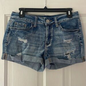 So low rise shortie jean shorts!
